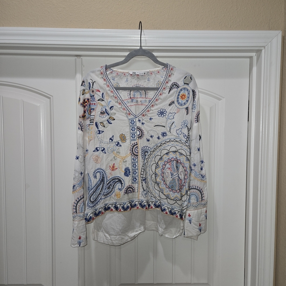 Zara White Blouse with Blue and Red Embroidery Size L - Picture 3 of 7